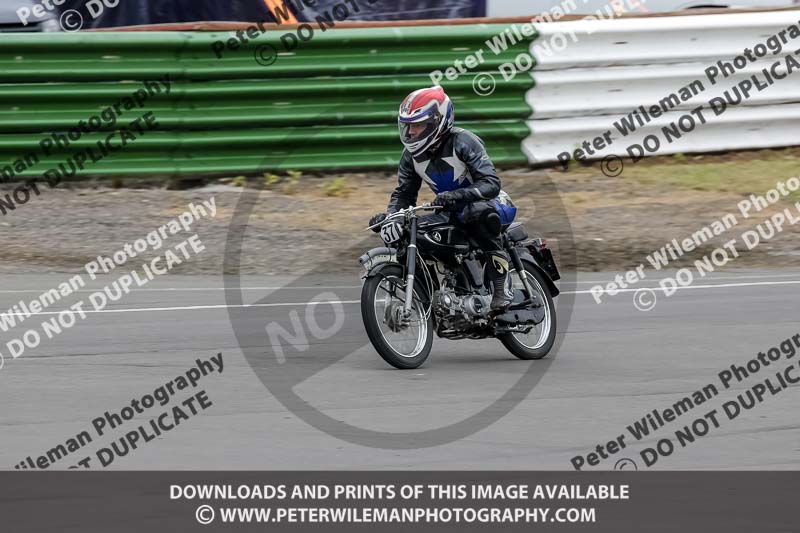 Vintage motorcycle club;eventdigitalimages;mallory park;mallory park trackday photographs;no limits trackdays;peter wileman photography;trackday digital images;trackday photos;vmcc festival 1000 bikes photographs